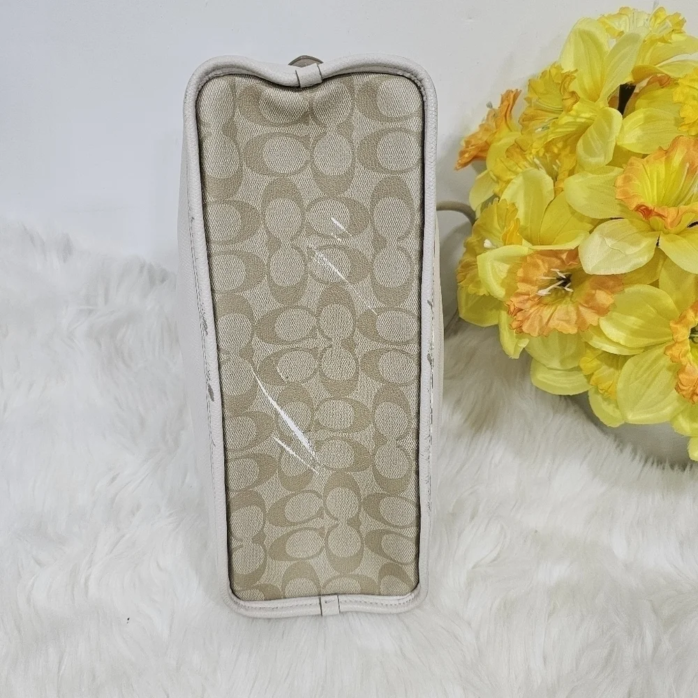 Coach Cora signature khaki